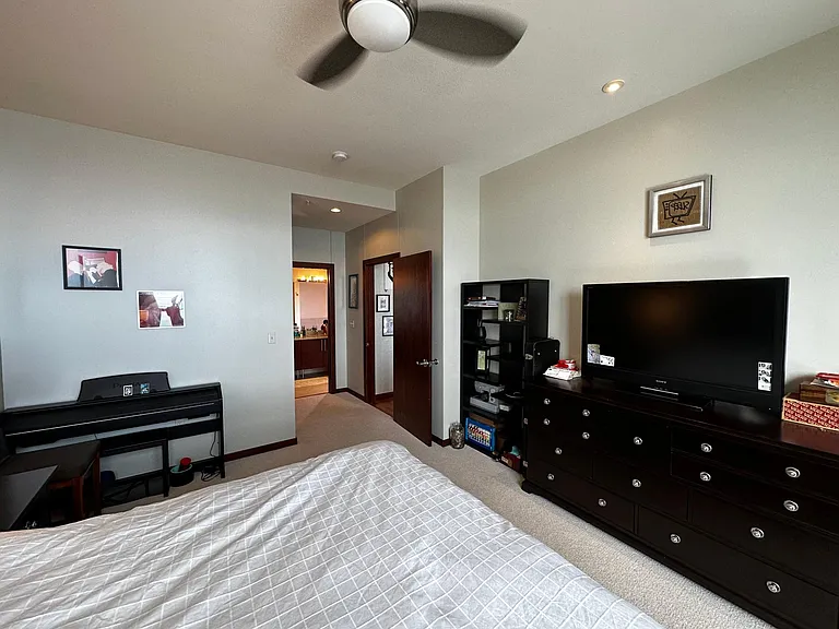 311 E Superior St #902 — Photo 33