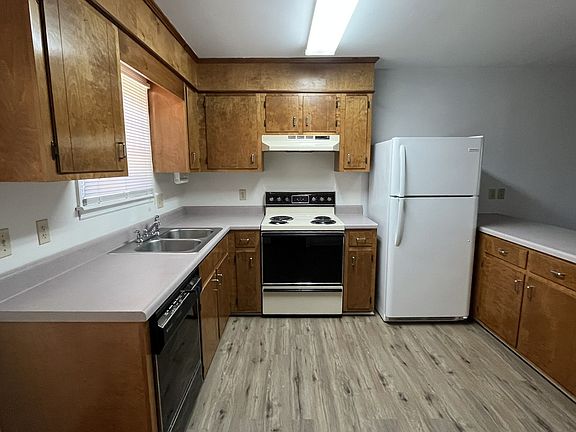 3rd image of 25 Oak Dr Unit 3
