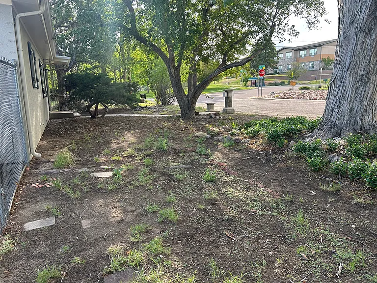 819 E Hills Rd — Photo 18