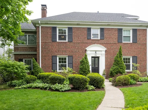 556 Winnetka Ave, Winnetka, IL 60093