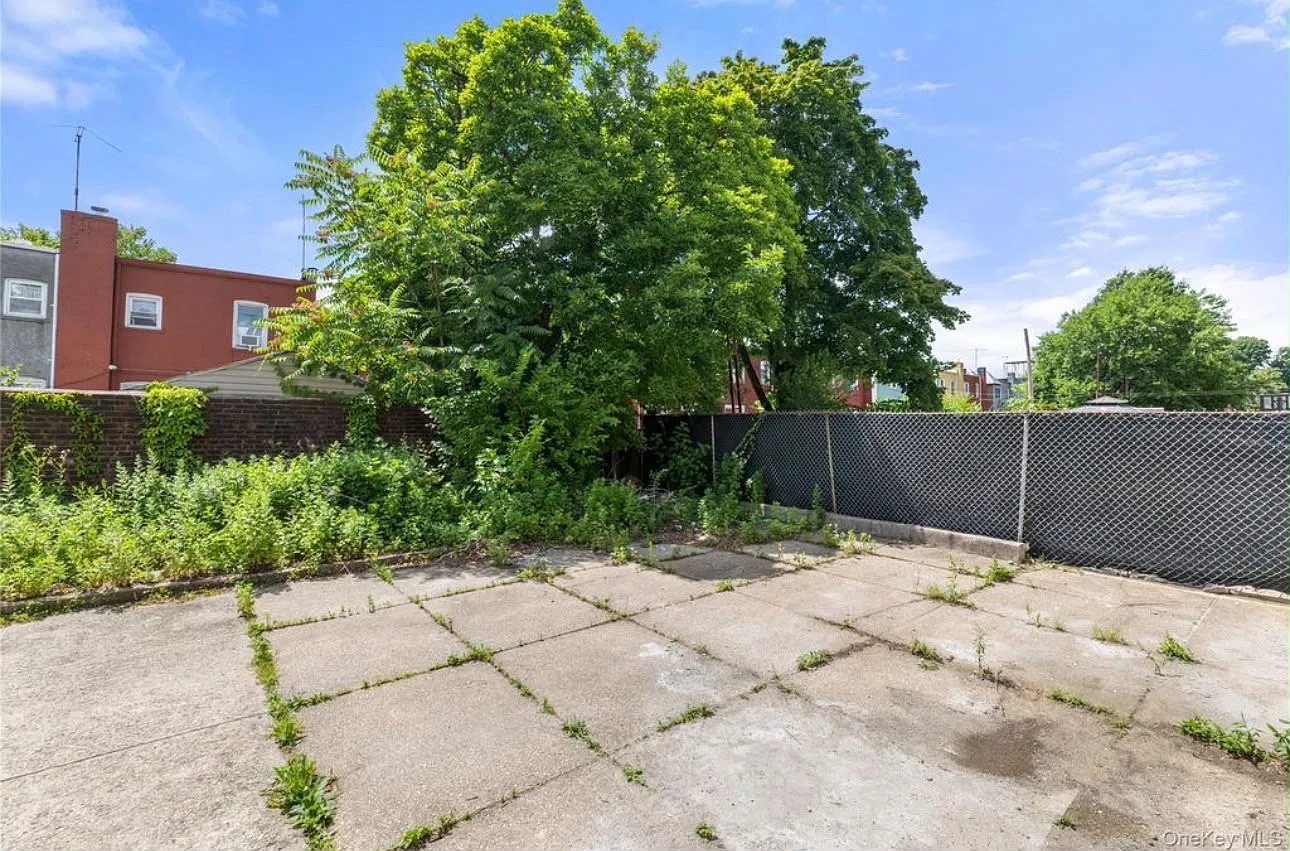 3321 Fish Ave — Photo 2