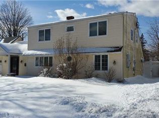 18 Mercury Ln, Levittown, NY 11756