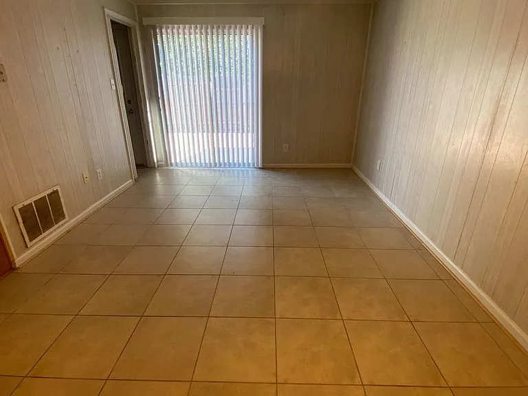 1324 Sierra Dr — Photo 8