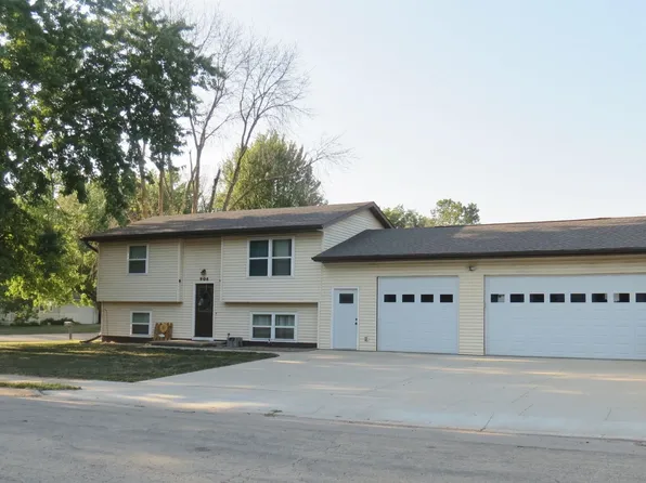 906 German St, Maquoketa, IA 52060