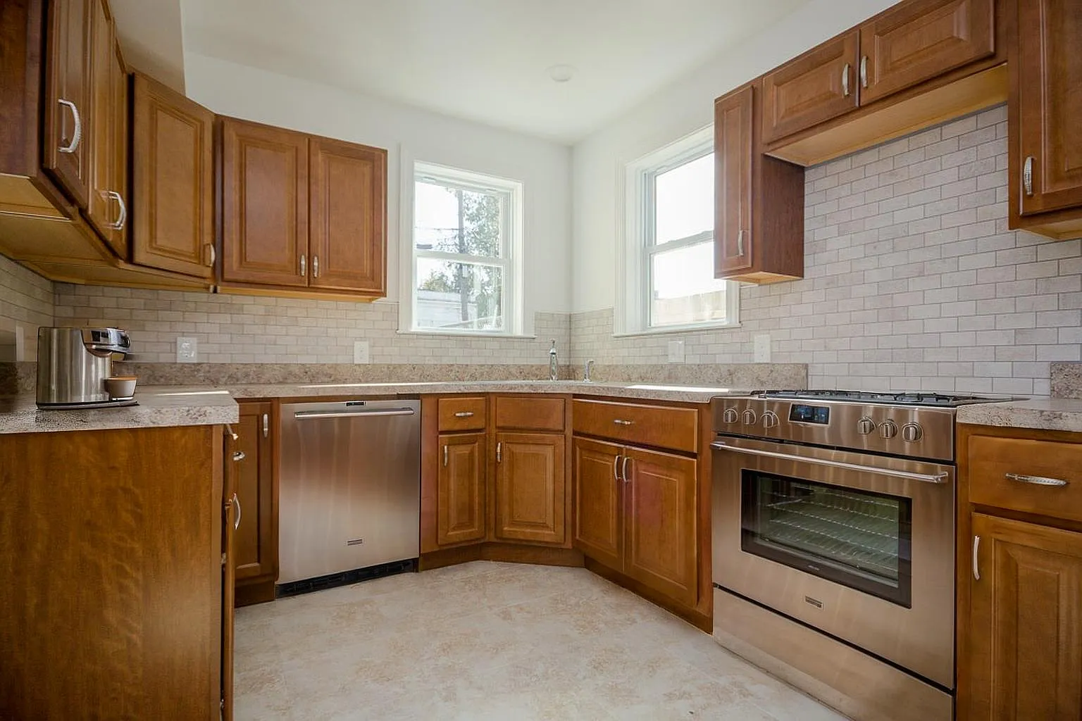 3 bed, 1310 sqft, $3,695 — Photo 3