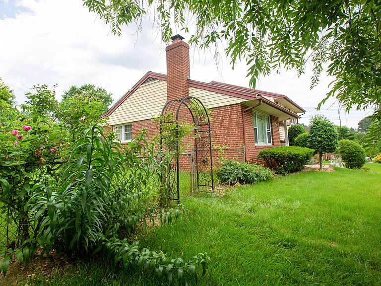 6741 Bostwick Dr — Photo 37