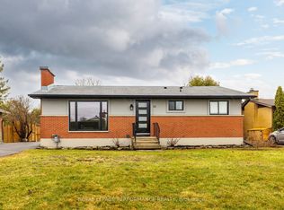 36 Largo Cres, Ottawa, ON K2G 3C7