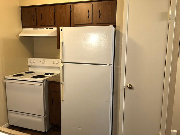 4th image of 311 S Hill St APT B