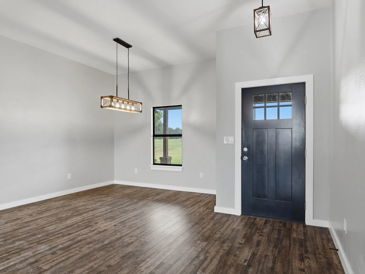 4 bed, 2552 sqft, $2,600 — Photo 2