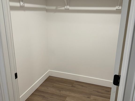 5th image of 14255 Delano St APT 203