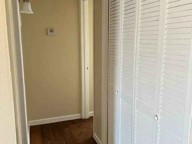 Las Brisas Apartments — Photo 11