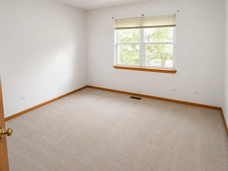 2217 Twin Lakes Ct — Photo 3