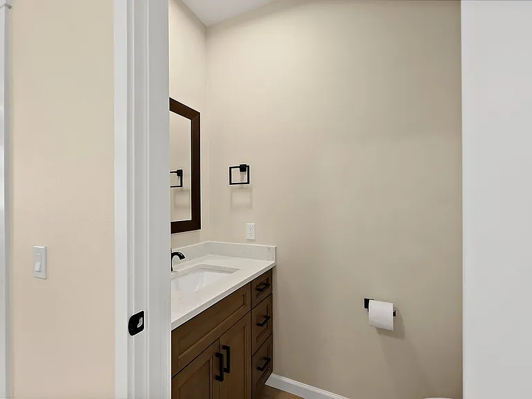 8511 Woodlawn Ave SW — Photo 10