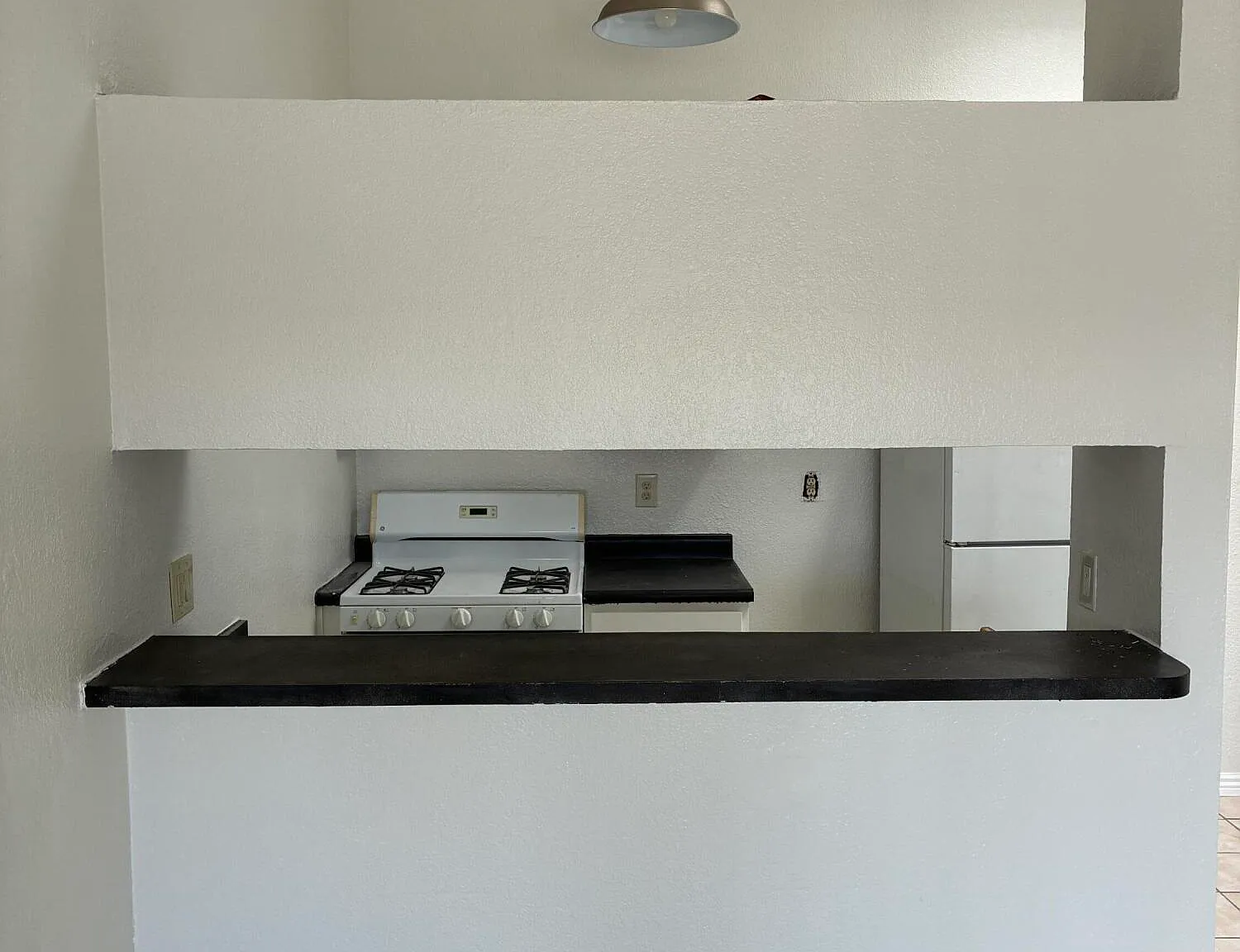 2 bed, 1.0 bath, 740 sqft, $1,100 — Photo 3