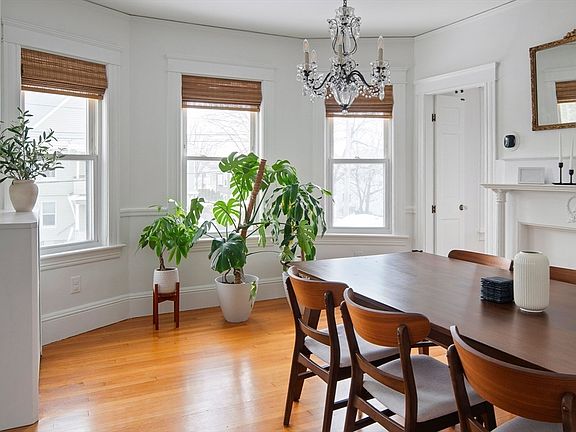 5th image of 206 N Beacon St