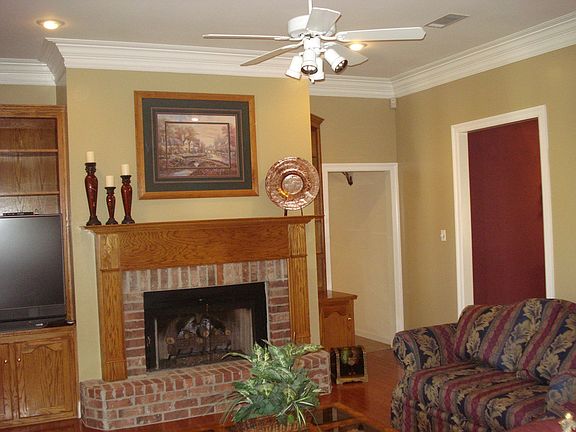 Spacious Living Room w/Brick Hearth Fireplace, Gas or Wood Burning