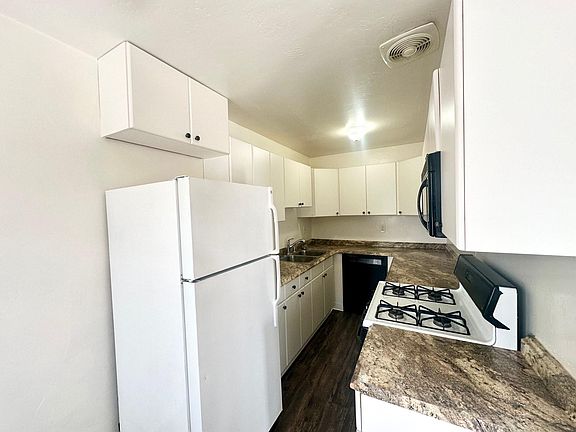 4th image of 3144 Grape St APT 3