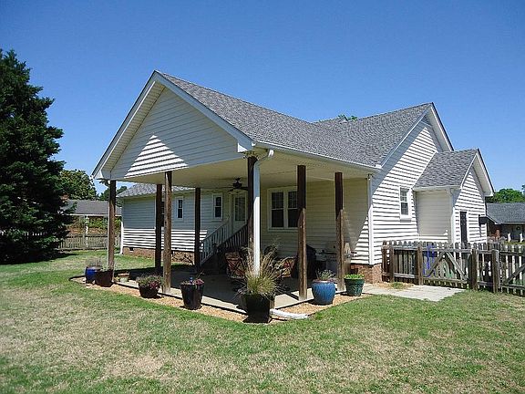Covered rear patio