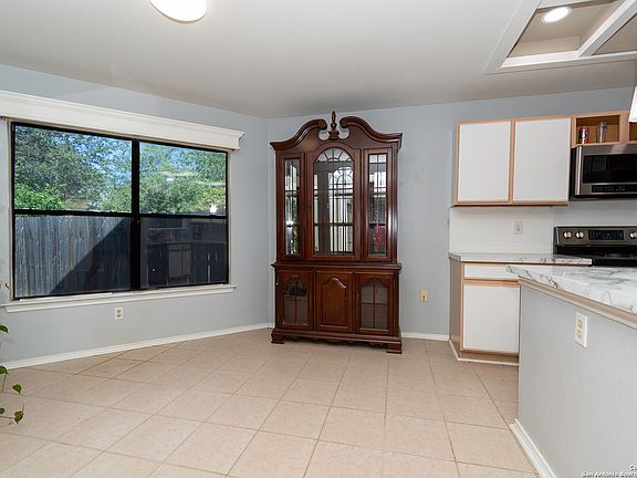 5th image of 339 Benetton Dr