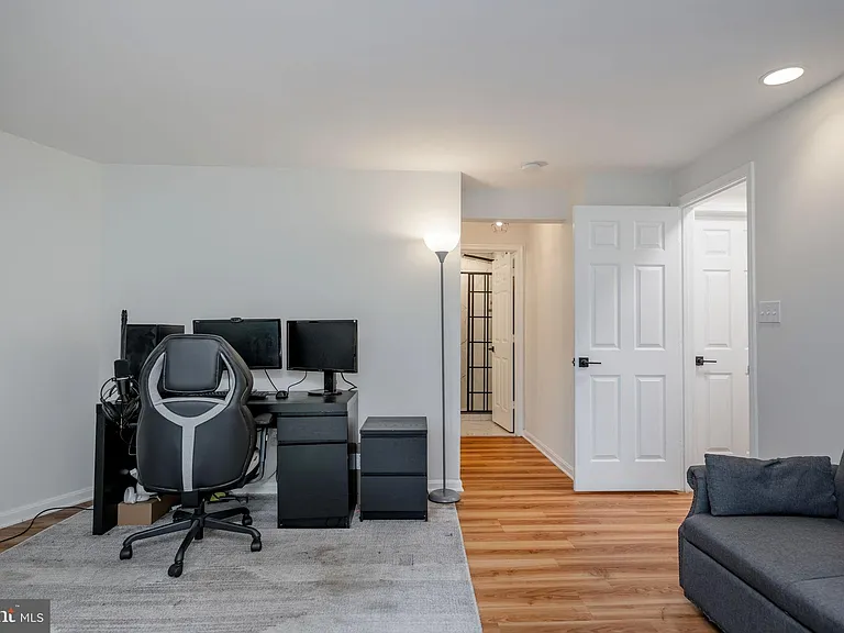 7317 Castleberg Ct — Photo 23