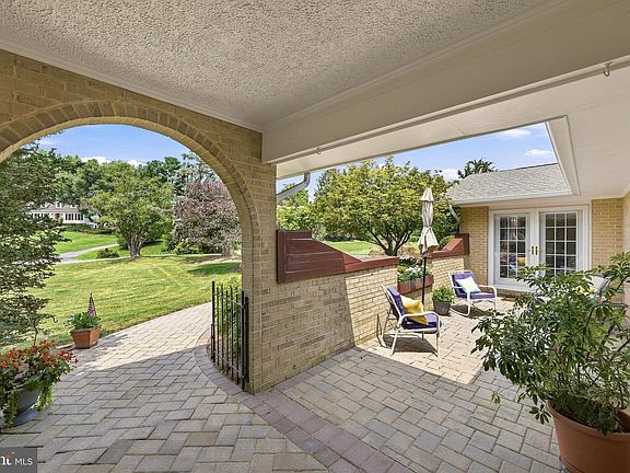 4th image of 140 Stonebrook Rd