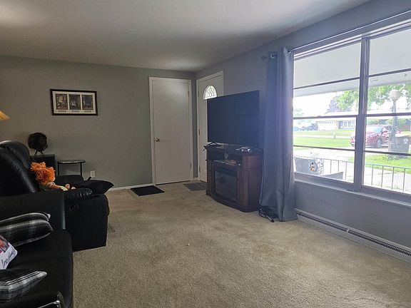 4th image of 3632 Cardinal Ln