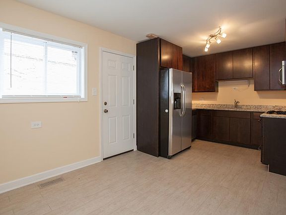 2nd image of 1405 W Touhy Ave
