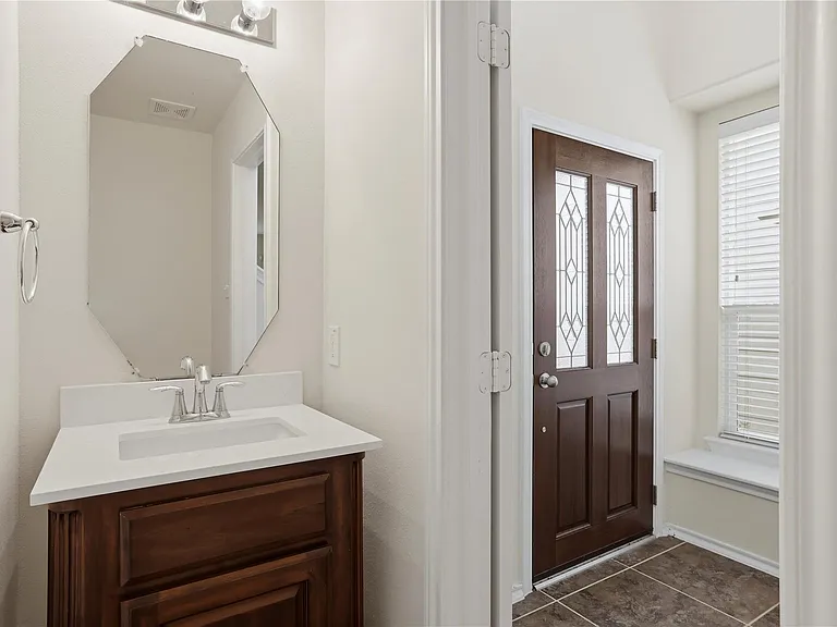 323 Bloomhill Pl — Photo 4