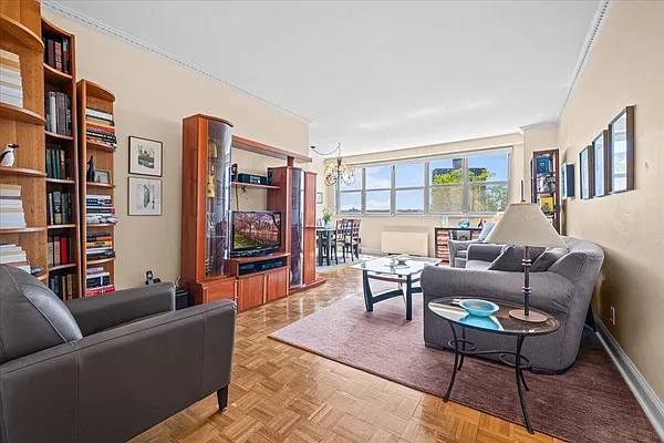 555 Kappock Street #2T