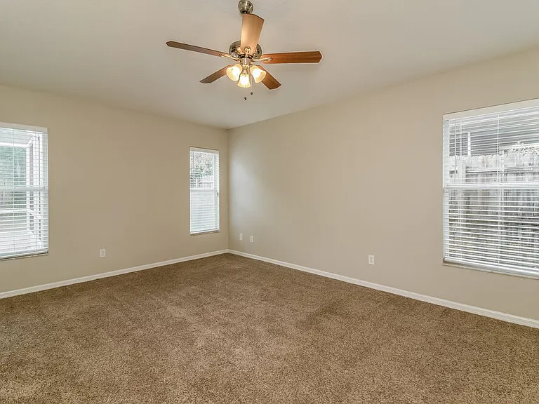 633 Straw Lake Dr — Photo 7