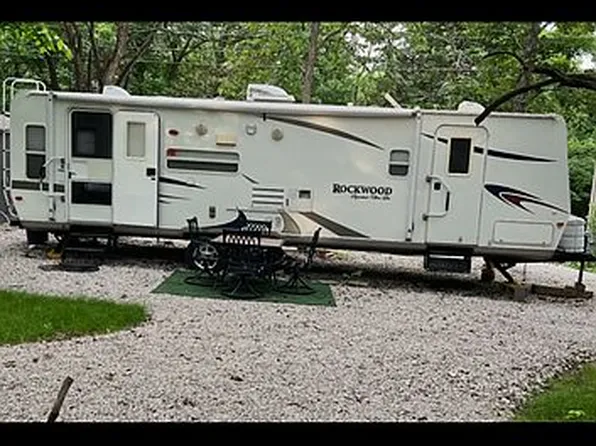 2 Walnut Dr, Mound City, KS 66056