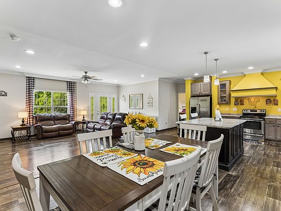 4th image of 3469 Gillespie Ln