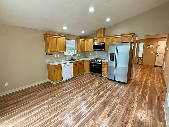 5th image of 8405 NE 87th Ct