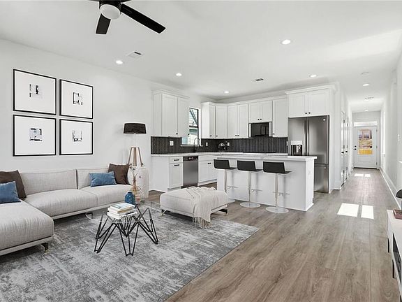 4th image of 2805-07 New Orleans St
