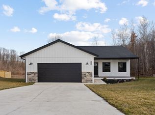 862 Crest Ct, Traverse City, MI 49696