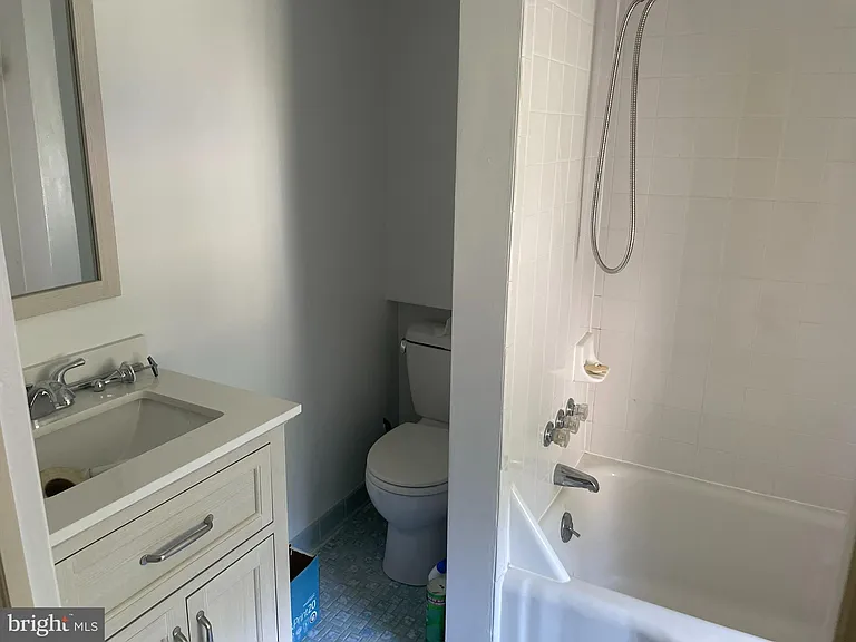2210 N Lexington St #UPPER LEVEL — Photo 13