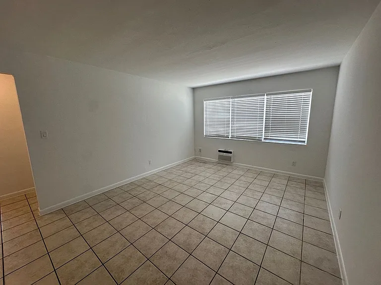1010 SW 16th Ave — Photo 6