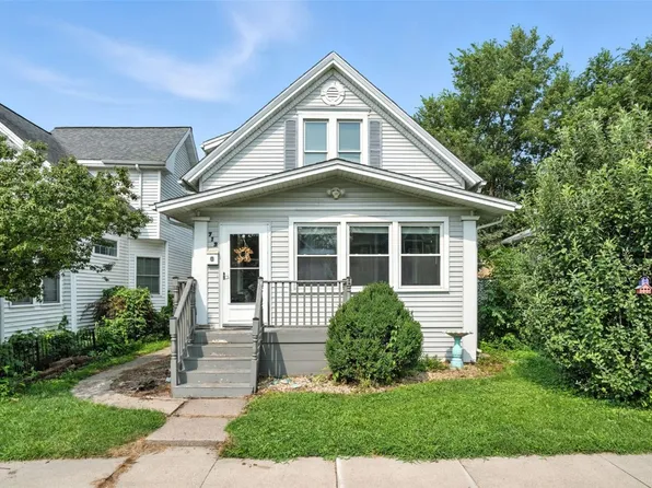 712 8th St SW, Cedar Rapids, IA 52404