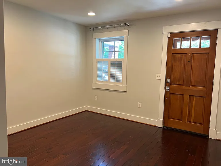 418 N Henry St — Photo 13