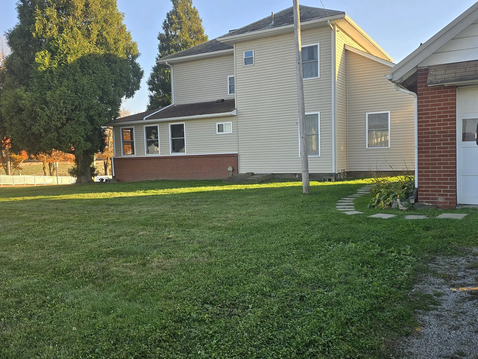 3 bed, 1.5 bath, 1834 sqft, $950 — Photo 3