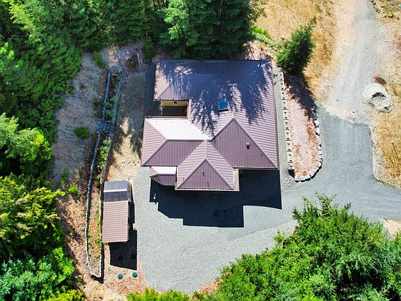 4th image of 9871 Youbou Rd