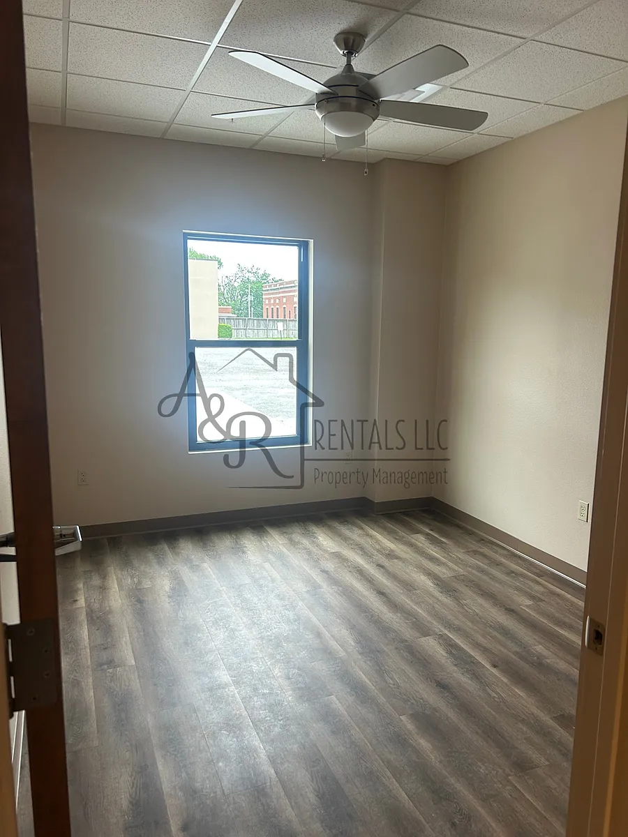 Building Photo - 720 N Broadway St #1-C