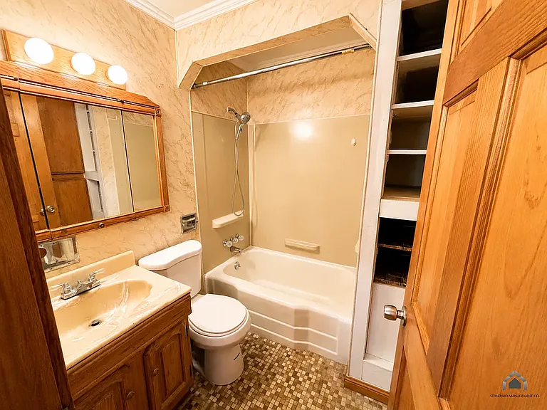 53 Clinton Ave #4 — Photo 7