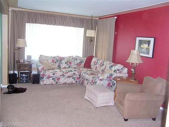4th image of 1004 Dorroll St NE