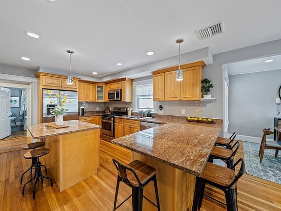 2nd image of 324 Mount Auburn St #2