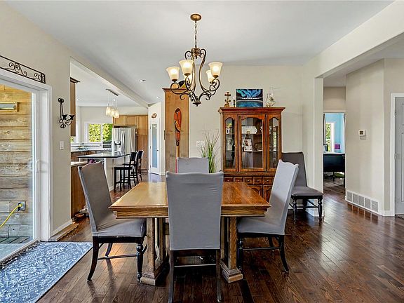 4th image of 2835 Olympic Rd