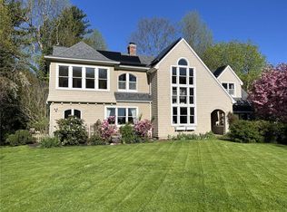 115 Willett Rd, Saunderstown, RI 02874