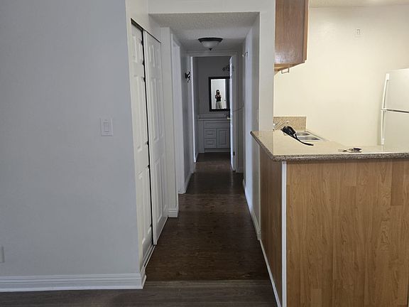 5th image of 18620 Hatteras St Unit 242