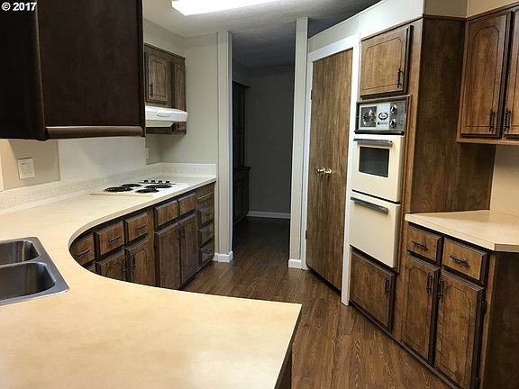5th image of 21201 NE 58th St