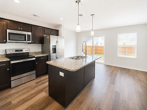 3rd image of 421 Eclipse Ln